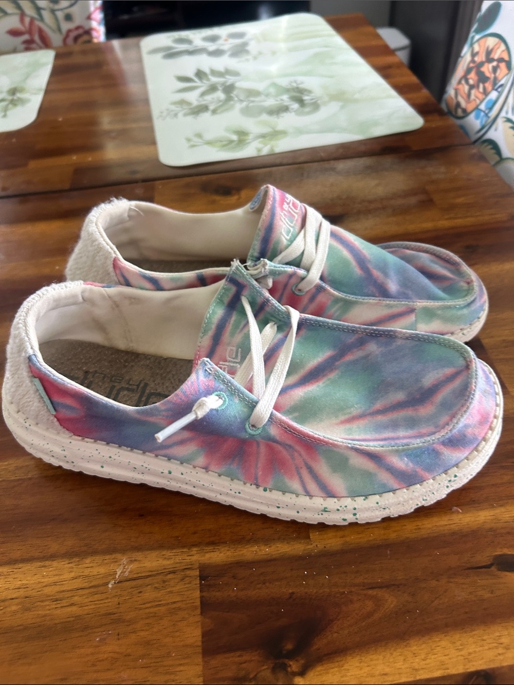 Hey Dude women’s 9 Wendy rose candy Tie-Dye Slip-On - Picture 2 of 7